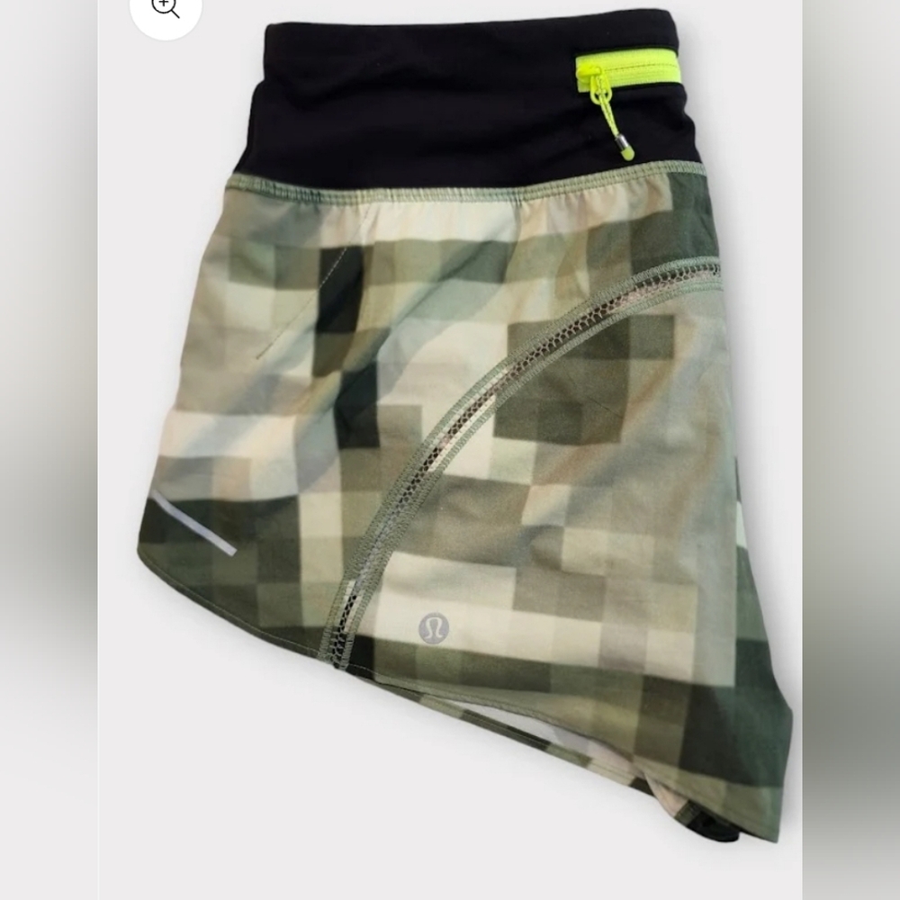 Size 6 - Lululemon Split Second Short II - Picture 4 of 4